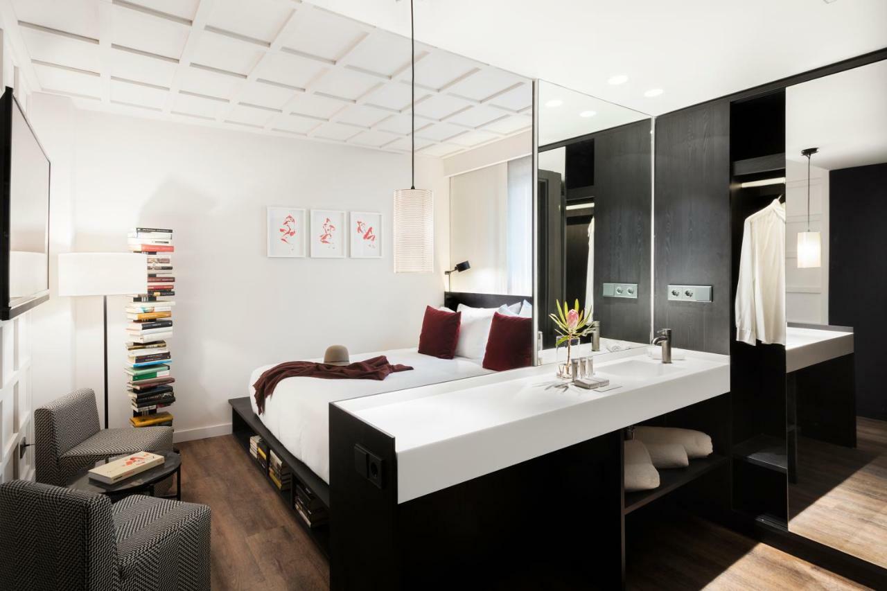 Yurbban Ramblas Boutique Hotel Barcellona Esterno foto